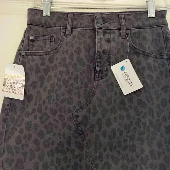 Level 99 Skirt. - Picture 2 of 9